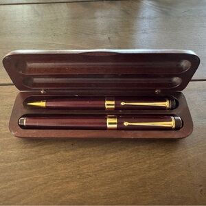 BOMBAY COMPANY 1994 Wooden Pen in case and Wood refillable pen/pencil set